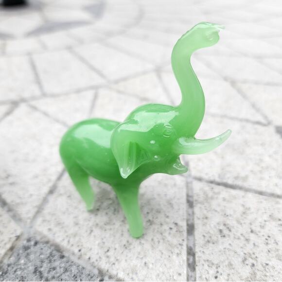 Vintage Green Polished Glass Elephant & Bear Figurine Bundle Lot - Picture 7 of 11